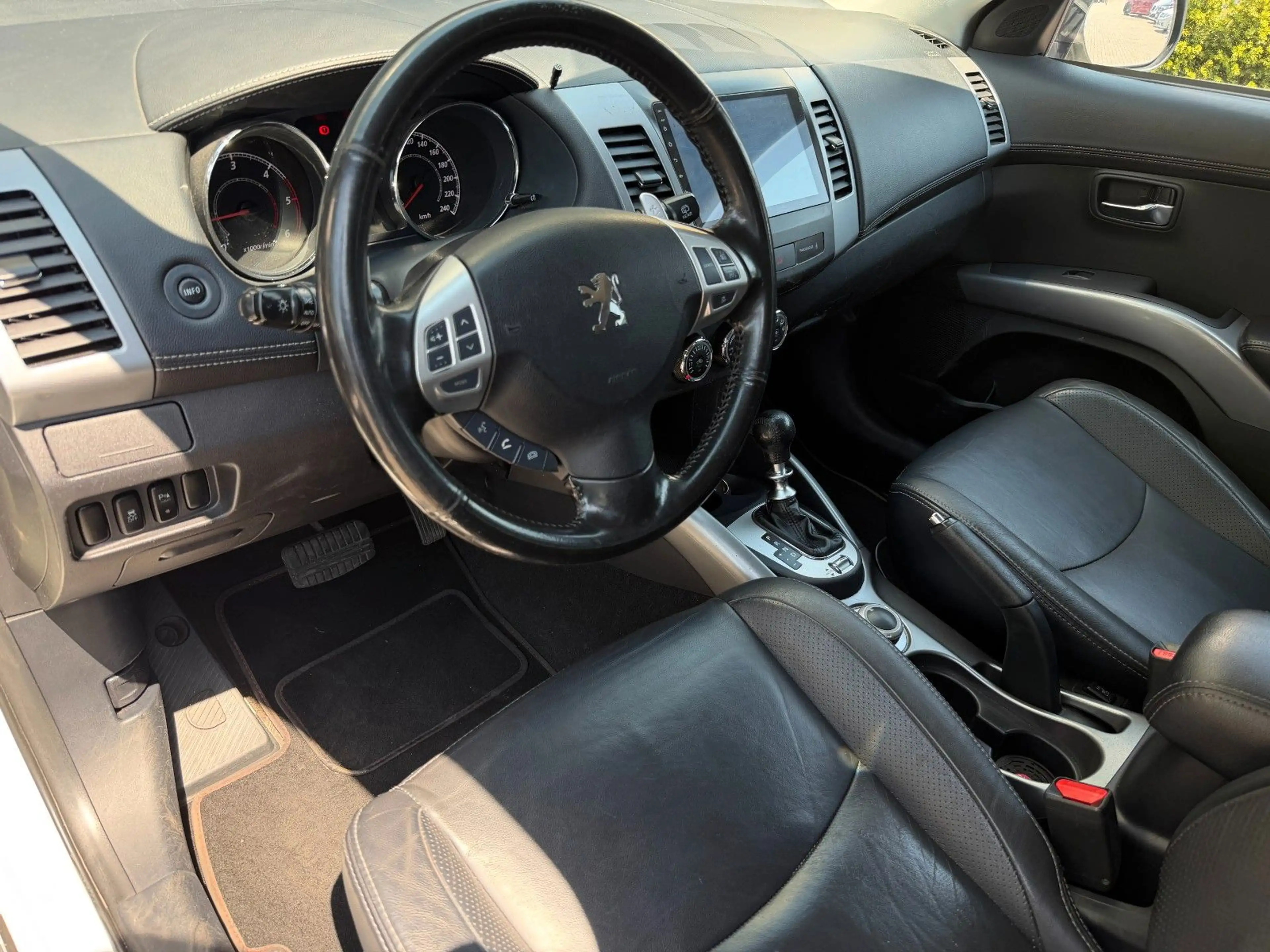 Peugeot 4007 Platinum 7-SITZER / TÜV & SERVICE NEU — photo 14