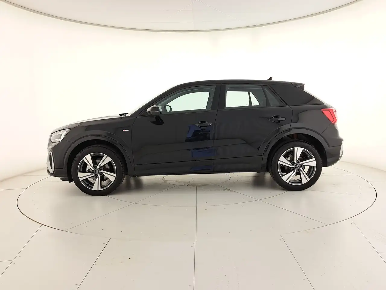 Audi Q2 35 1.5 tfsi s line edition, миниатюра 2