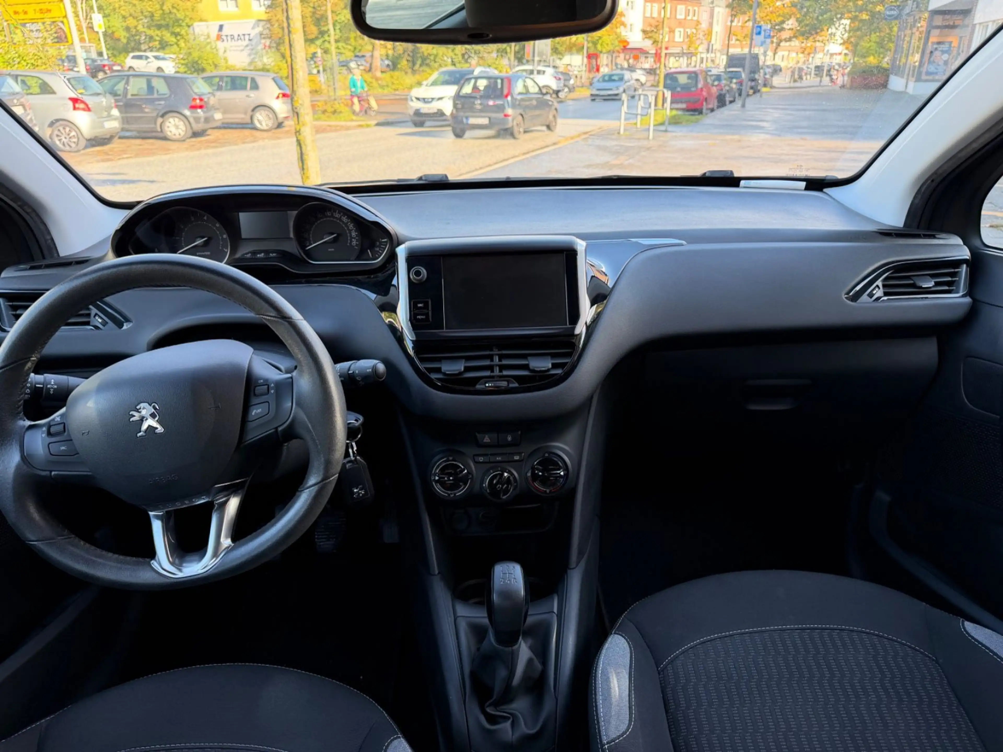 Peugeot 208 — photo 10