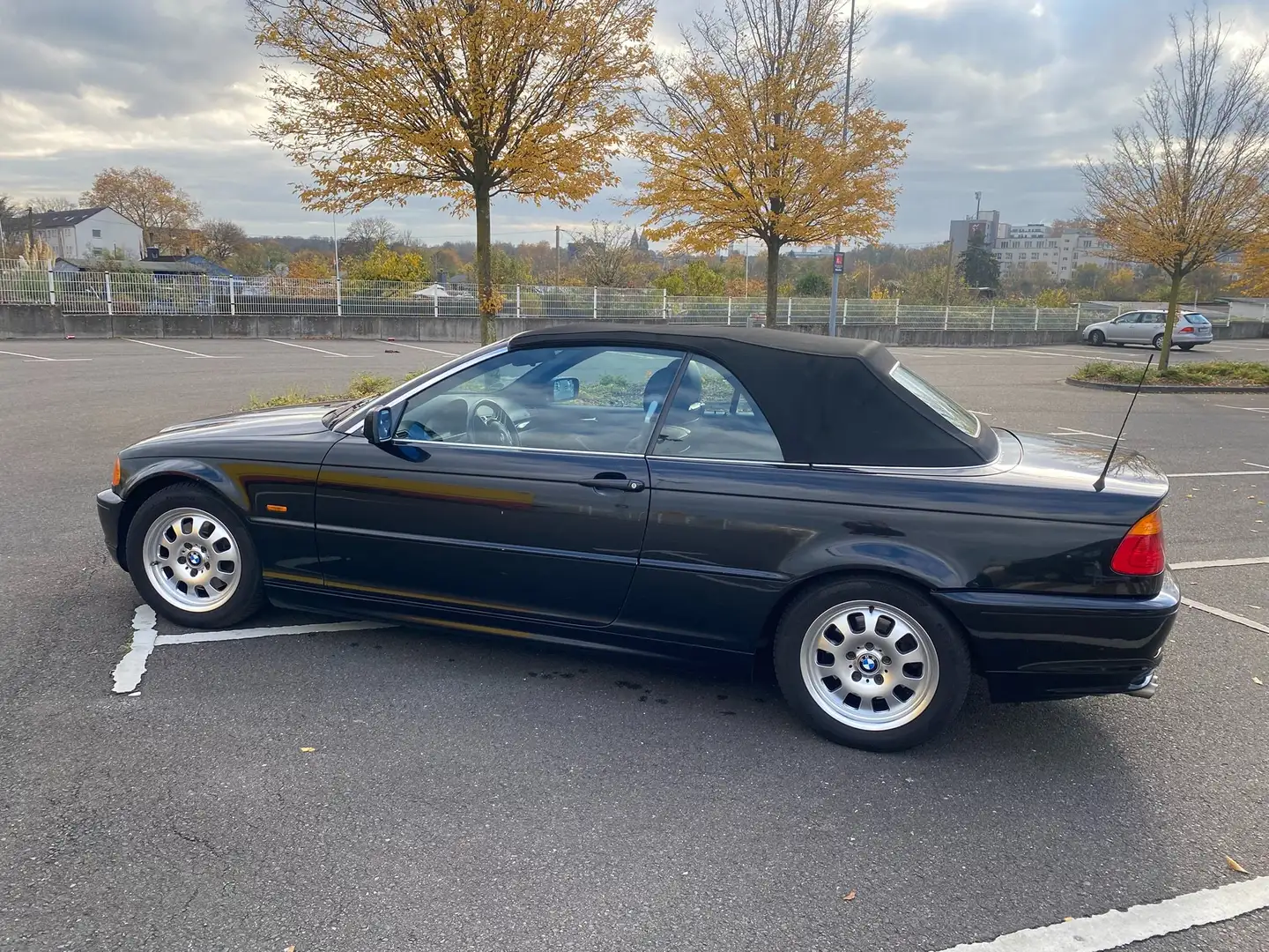 BMW 320 320 Ci Cabrio 2,2 Liter 6-Zylinder E46 Schwarz - 2
