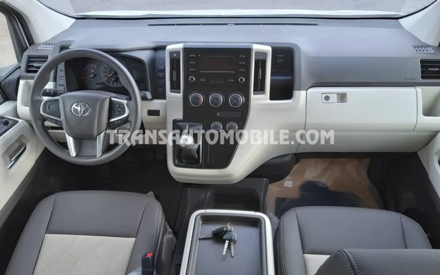 Toyota Hiace HIGH ROOF / TOIT HAUT 2.8L DIESEL - EXPORT OUT EU TROPICAL VERSION - 2