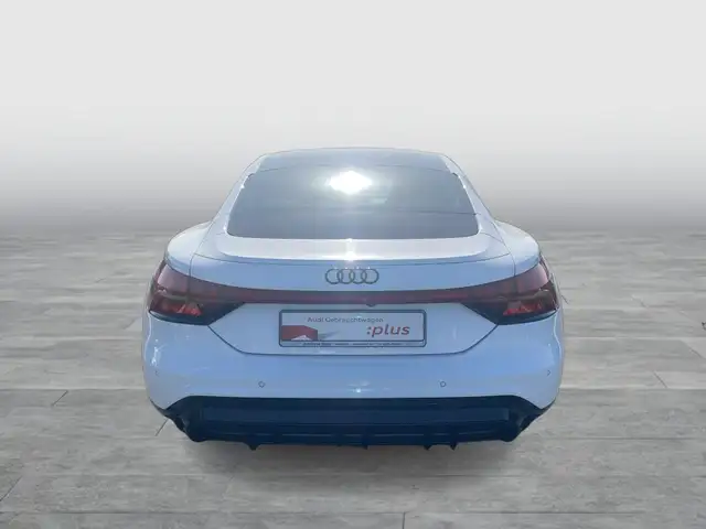 Audi e-tron GT view 4