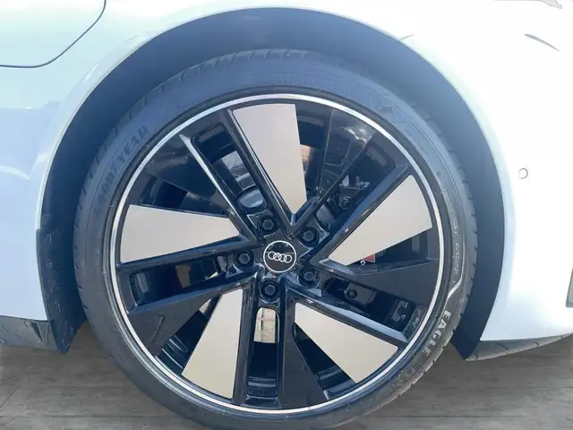 Audi e-tron GT view 7