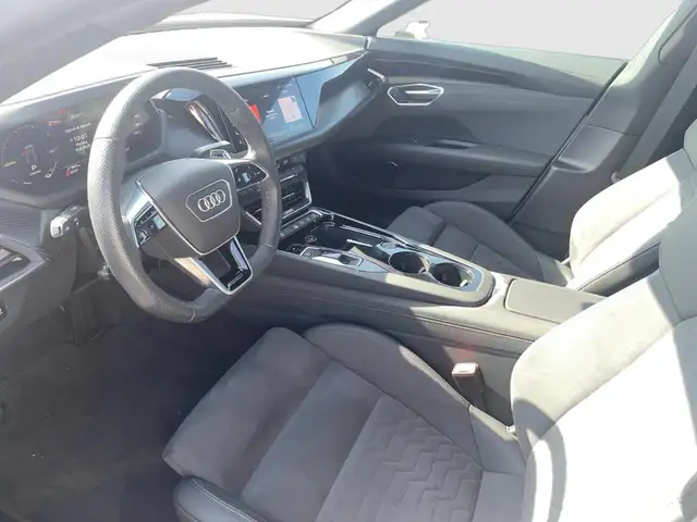 Audi e-tron GT view 9