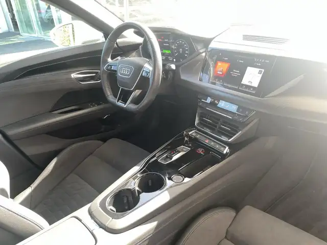 Audi e-tron GT view 14