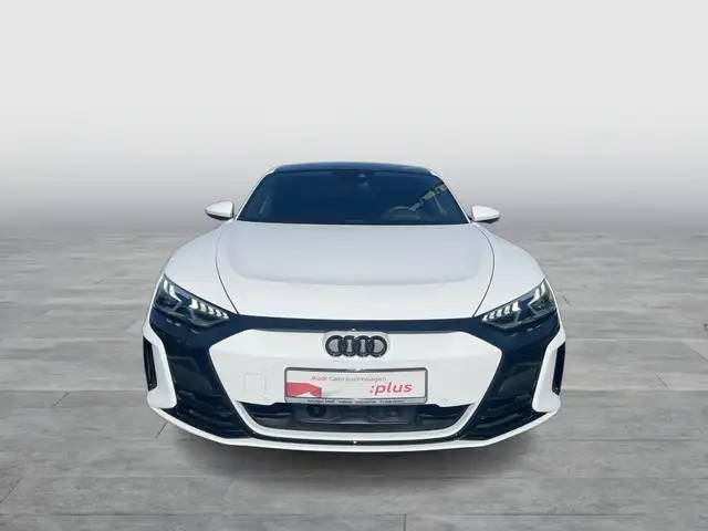 Audi e-tron GT view 8