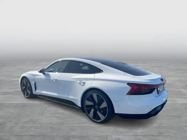 Audi e-tron GT view 3