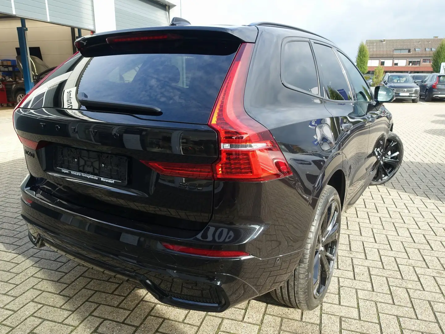 Volvo XC60 Black Edition Ultra B5 AWD/B&W/Pano/360° Schwarz - 2