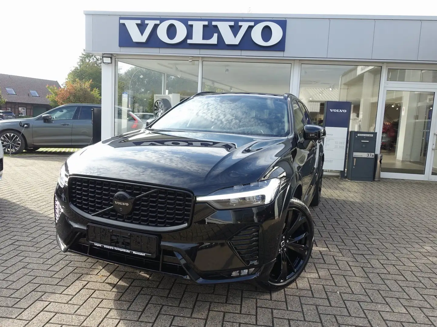 Volvo XC60 Black Edition Ultra B5 AWD/B&W/Pano/360° Schwarz - 1