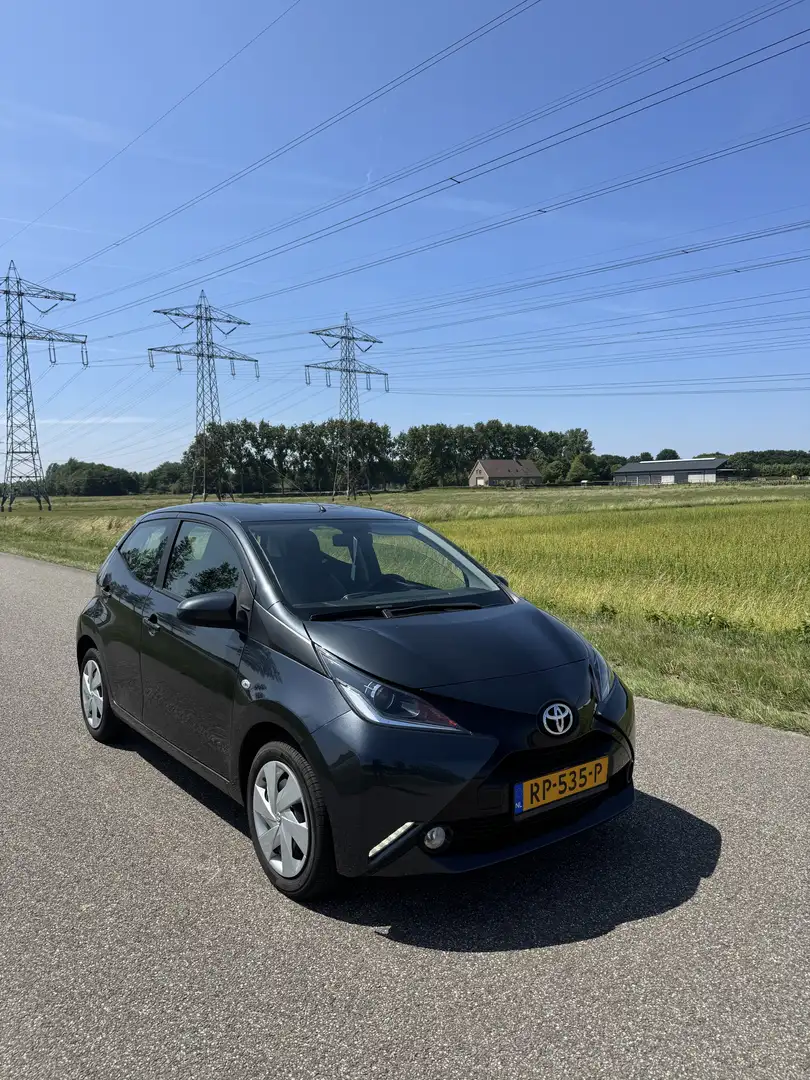 Toyota Aygo 1.0 VVT-i x-play Grijs - 1