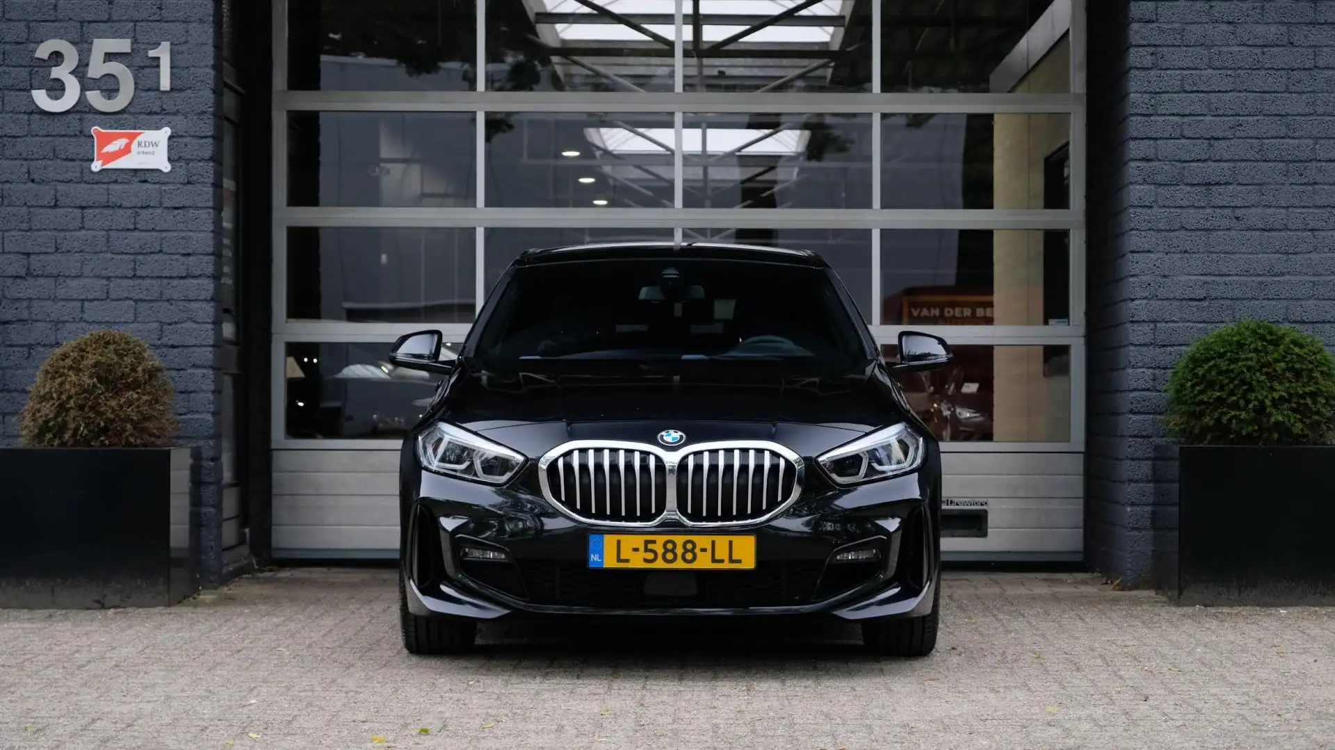 BMW 120 1-serie 120i M-Sport|Aero Pack|Live Cockpit|Shadow Schwarz - 2