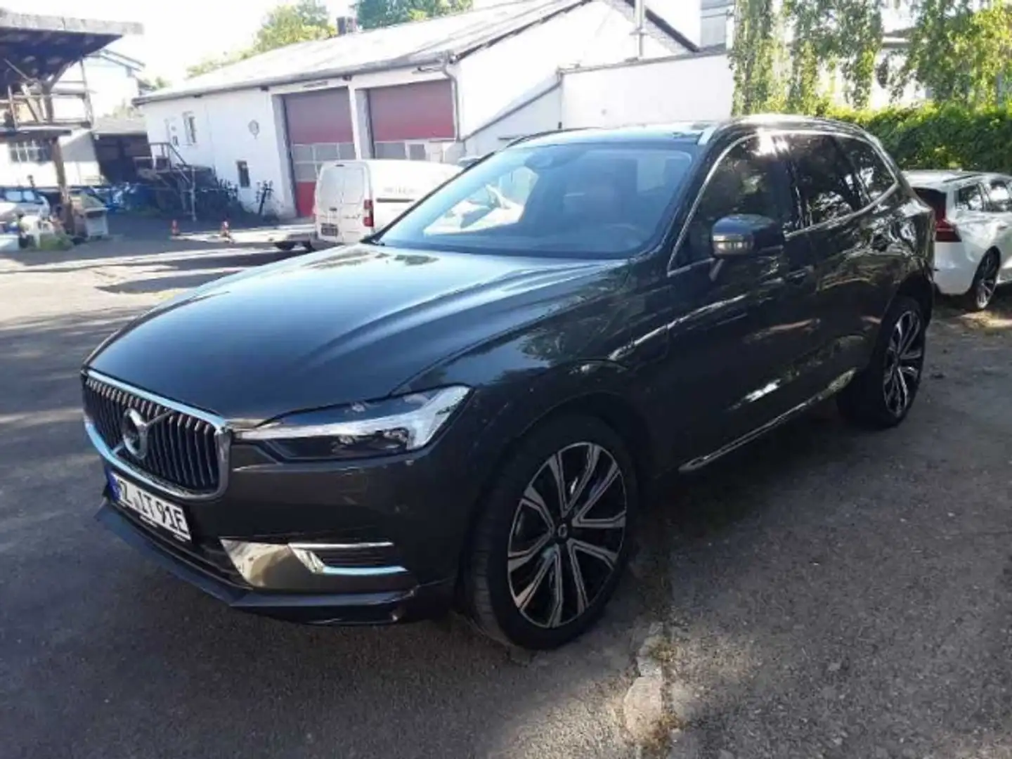 Volvo XC60 T8 Inscription Recharge Plug-In Hybrid AWD Eu6d HU Grau - 1