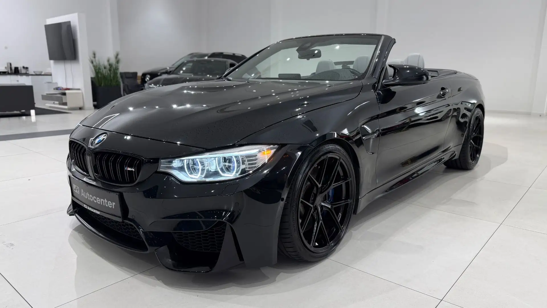 BMW M4 Cabrio M-DKG Aut. (F83) Schwarz - 1