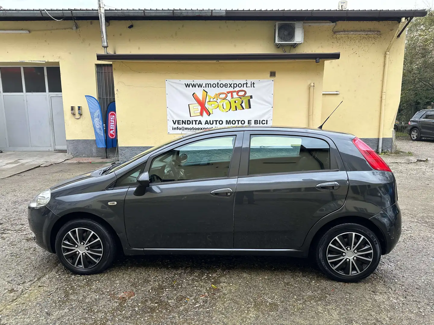 Fiat Grande Punto 5p 1.3 mjt 16v Actual s Gris - 2