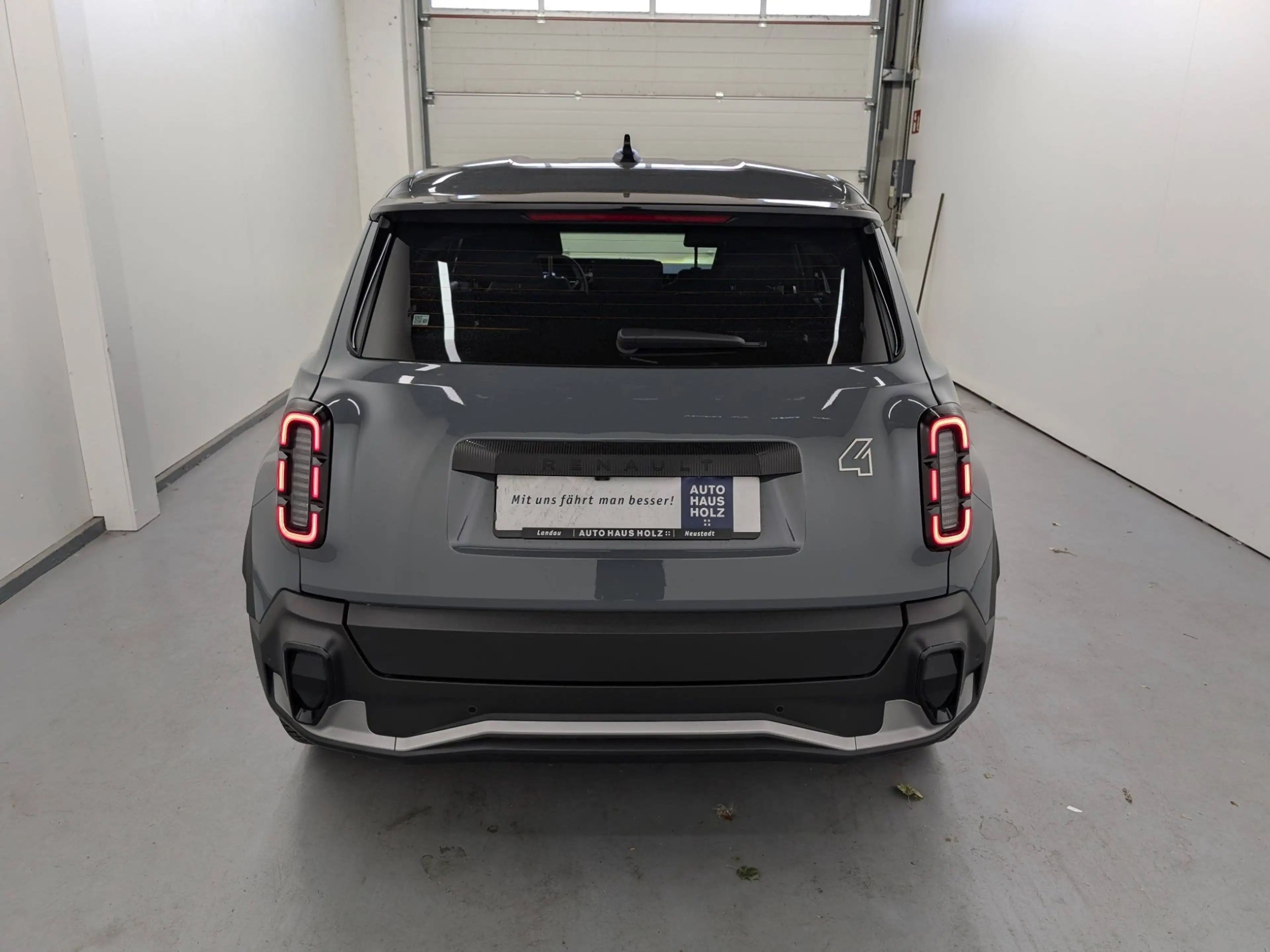 Renault R 4 E-Tech Evolution 150 Comfort Range — photo 3