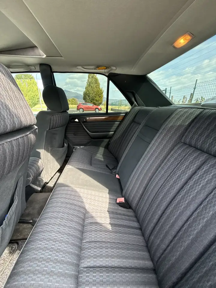 Mercedes-Benz E 200 (124), foto 4