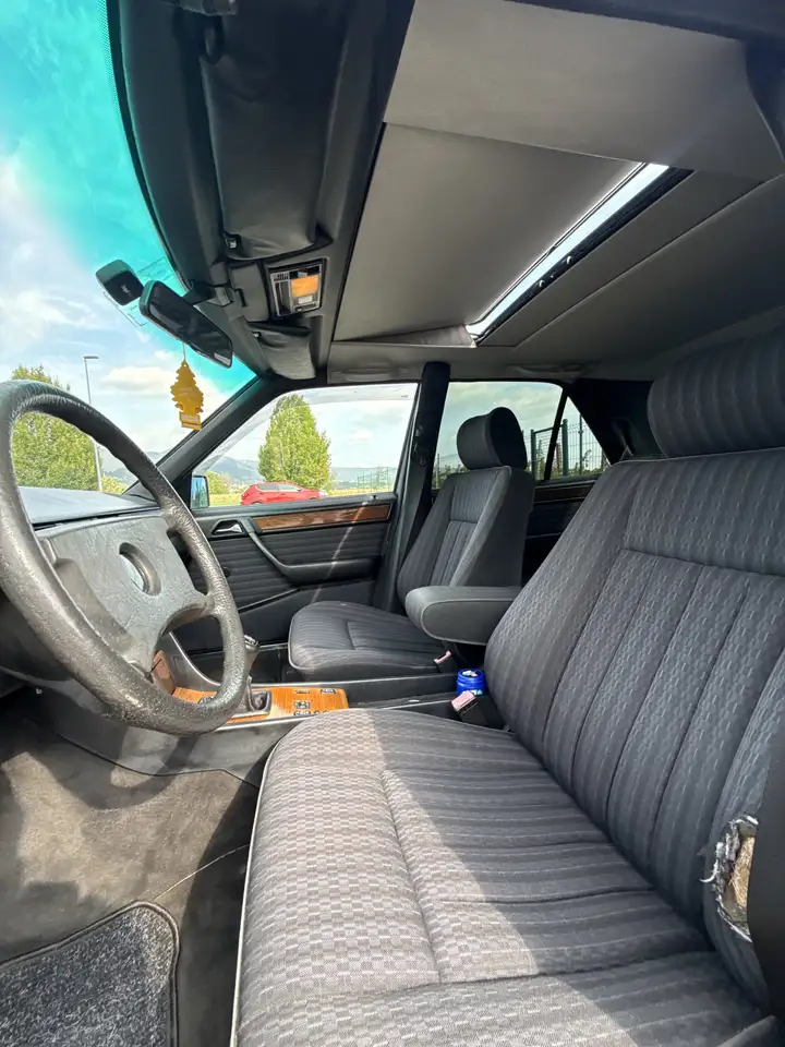 Mercedes-Benz E 200 (124), foto 3