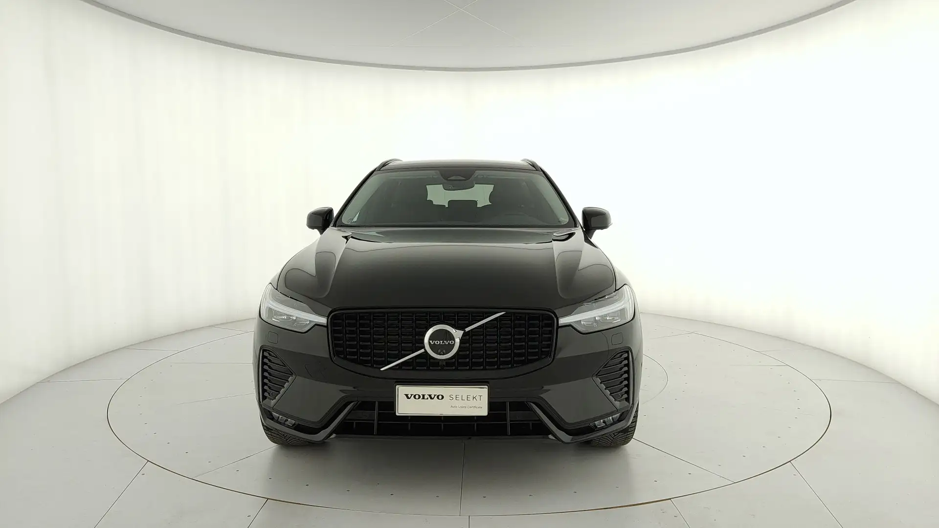 Volvo XC60 2.0 b4 Plus Dark auto Nero - 2