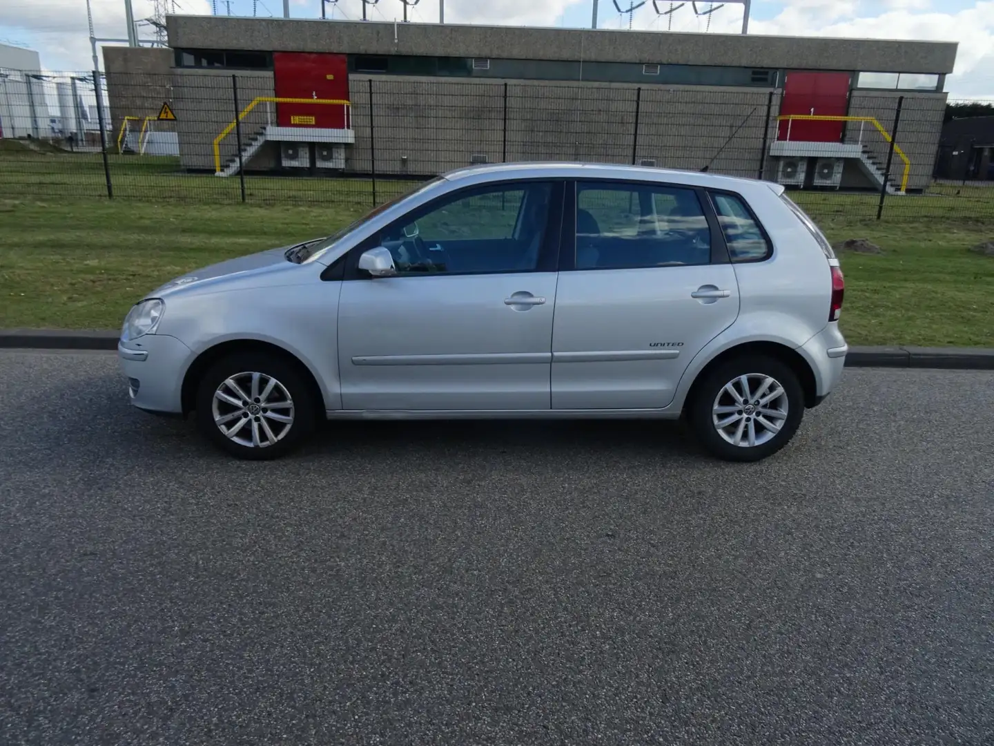 Volkswagen Polo 1.2-12V Trendline Gris - 2