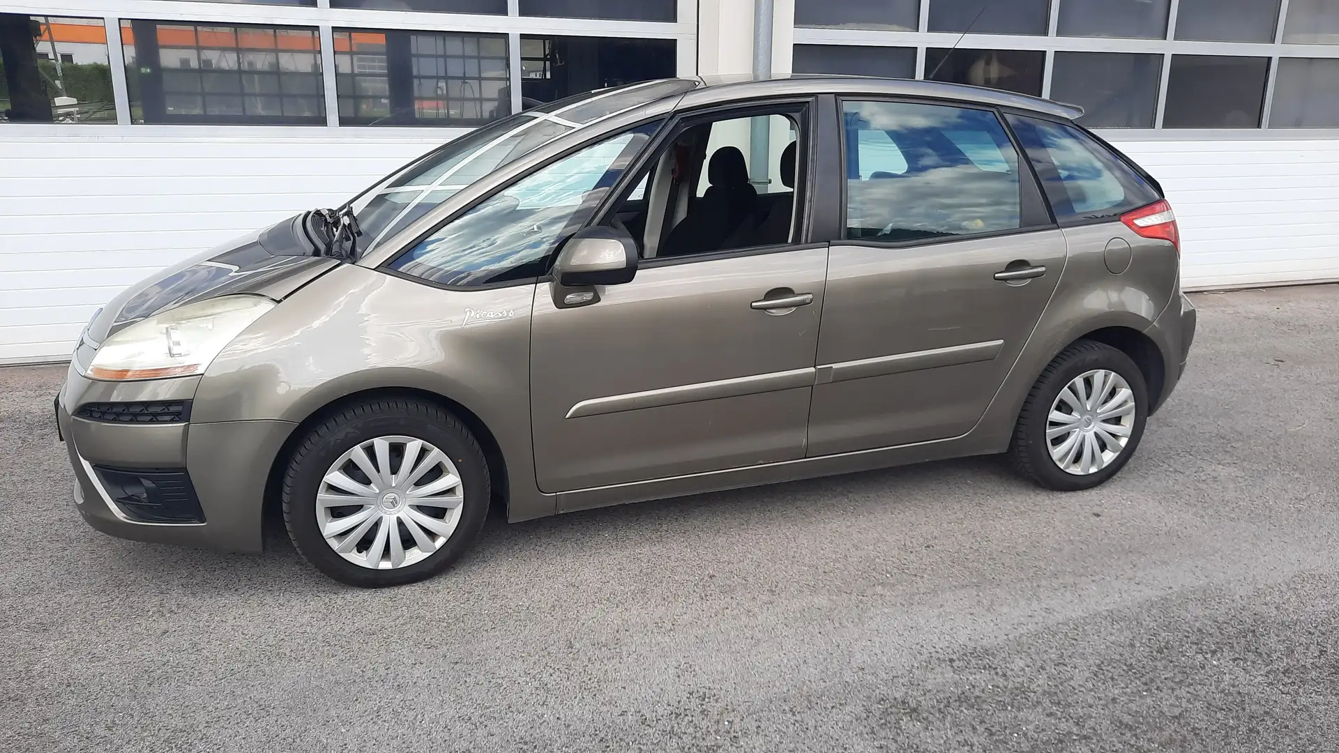 Citroen C4 Picasso 1,8i 16V X Silber - 1