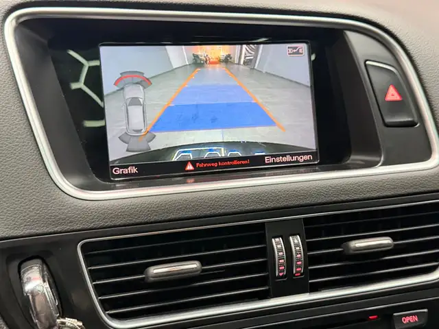 Audi SQ5 view 16