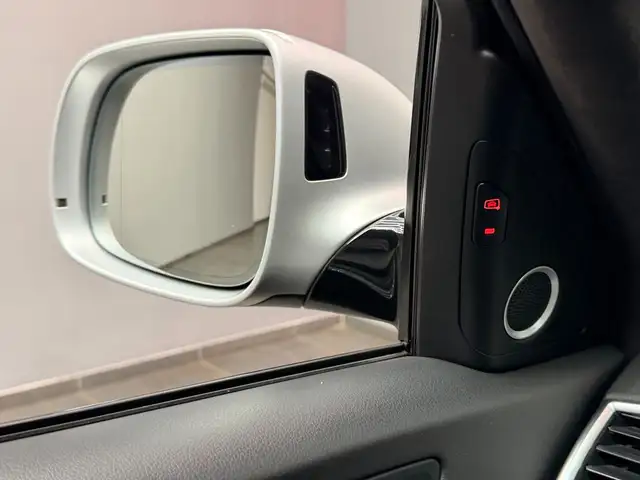 Audi SQ5 view 21