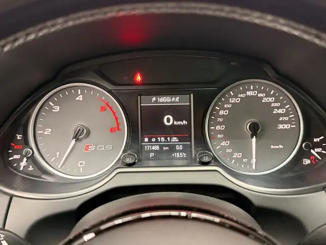 Audi SQ5 view 20