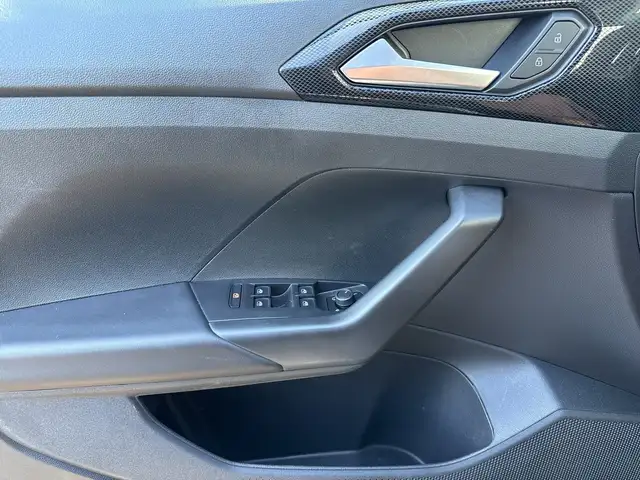 Volkswagen T-Cross view 18