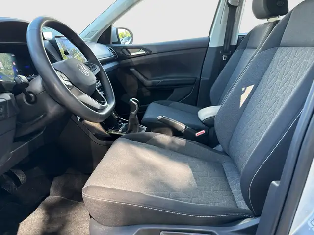 Volkswagen T-Cross view 9