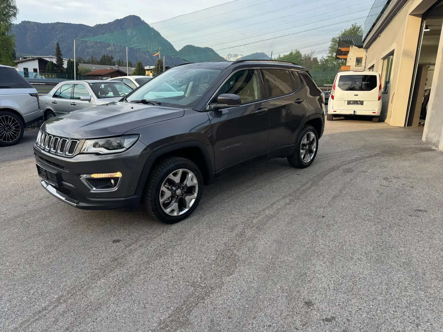 Jeep Compass Limited 4WD Grau - 1