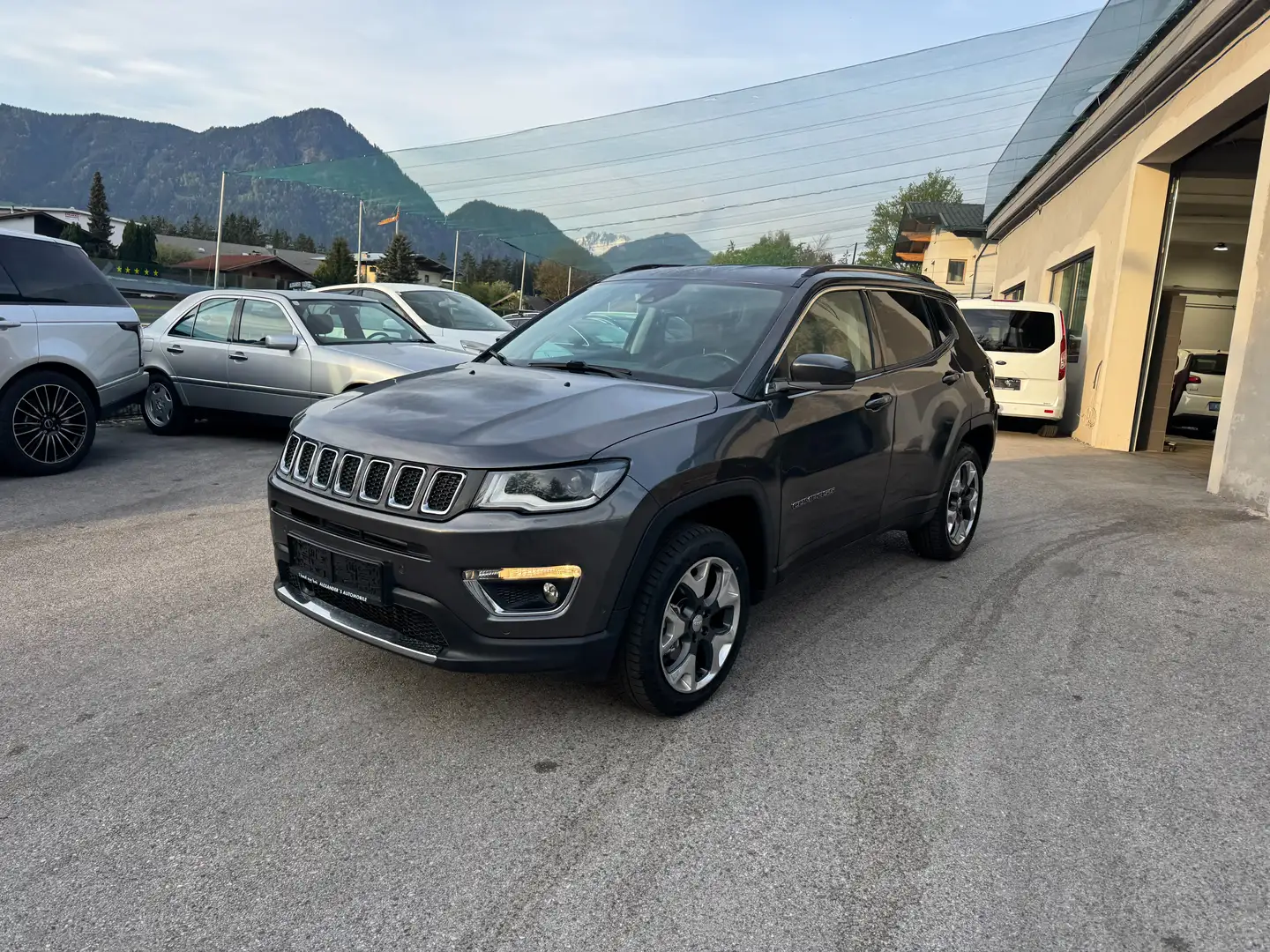 Jeep Compass Limited 4WD Grau - 2
