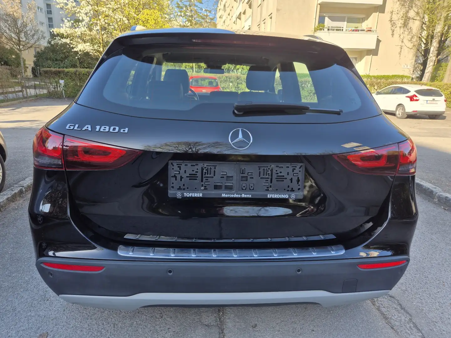 Mercedes-Benz GLA 180 d Aut. Schwarz - 2
