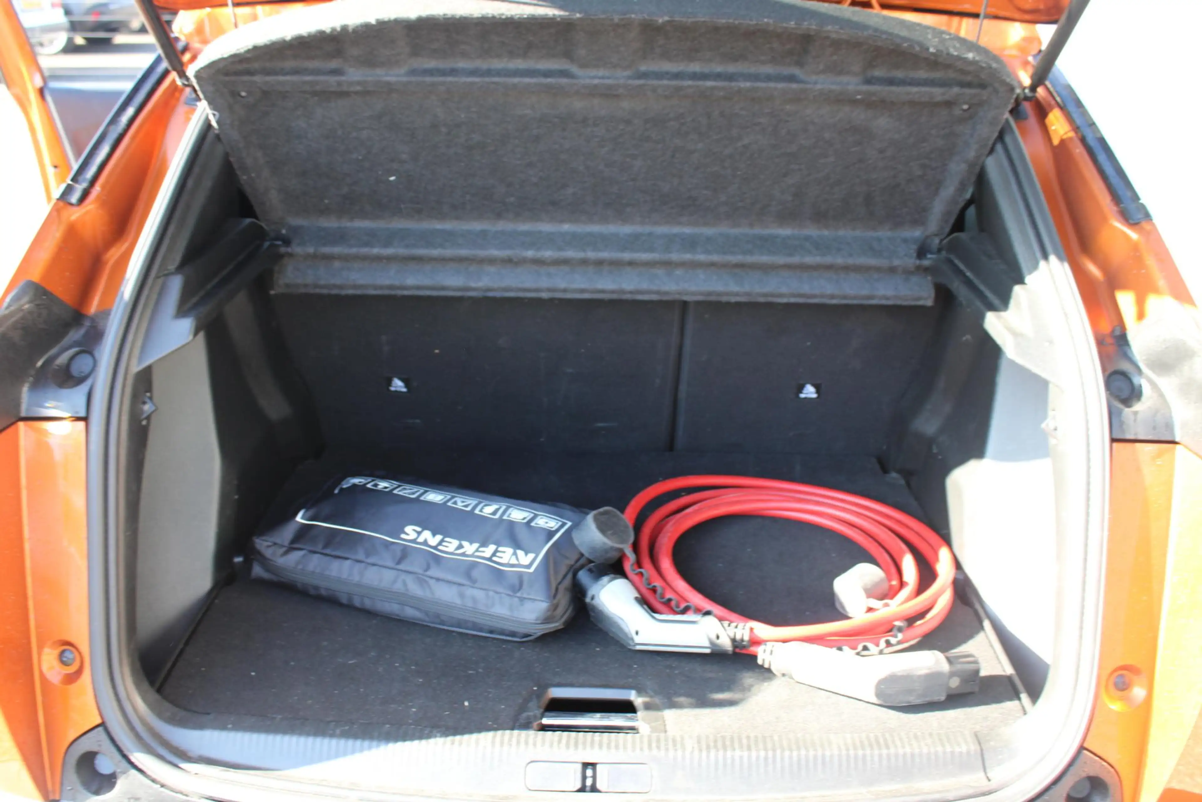 Peugeot e-2008 EV Allure Pack 50 kWh Navi by App | Camera | Cruis — photo 14