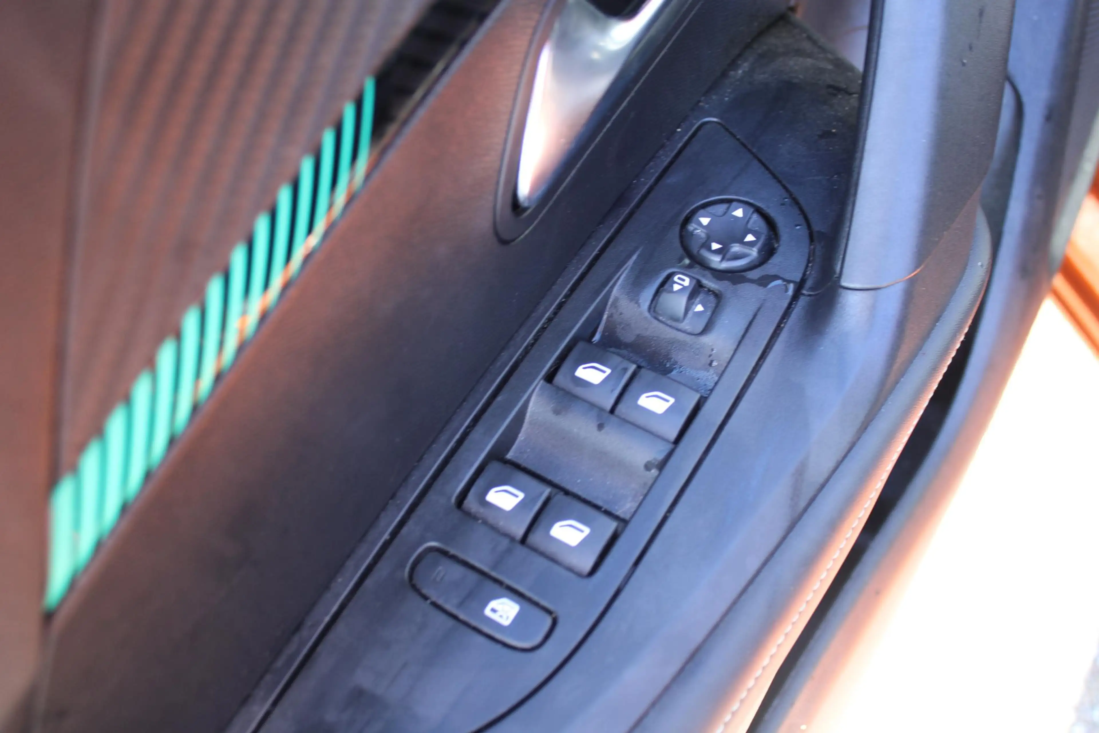 Peugeot e-2008 EV Allure Pack 50 kWh Navi by App | Camera | Cruis — photo 15