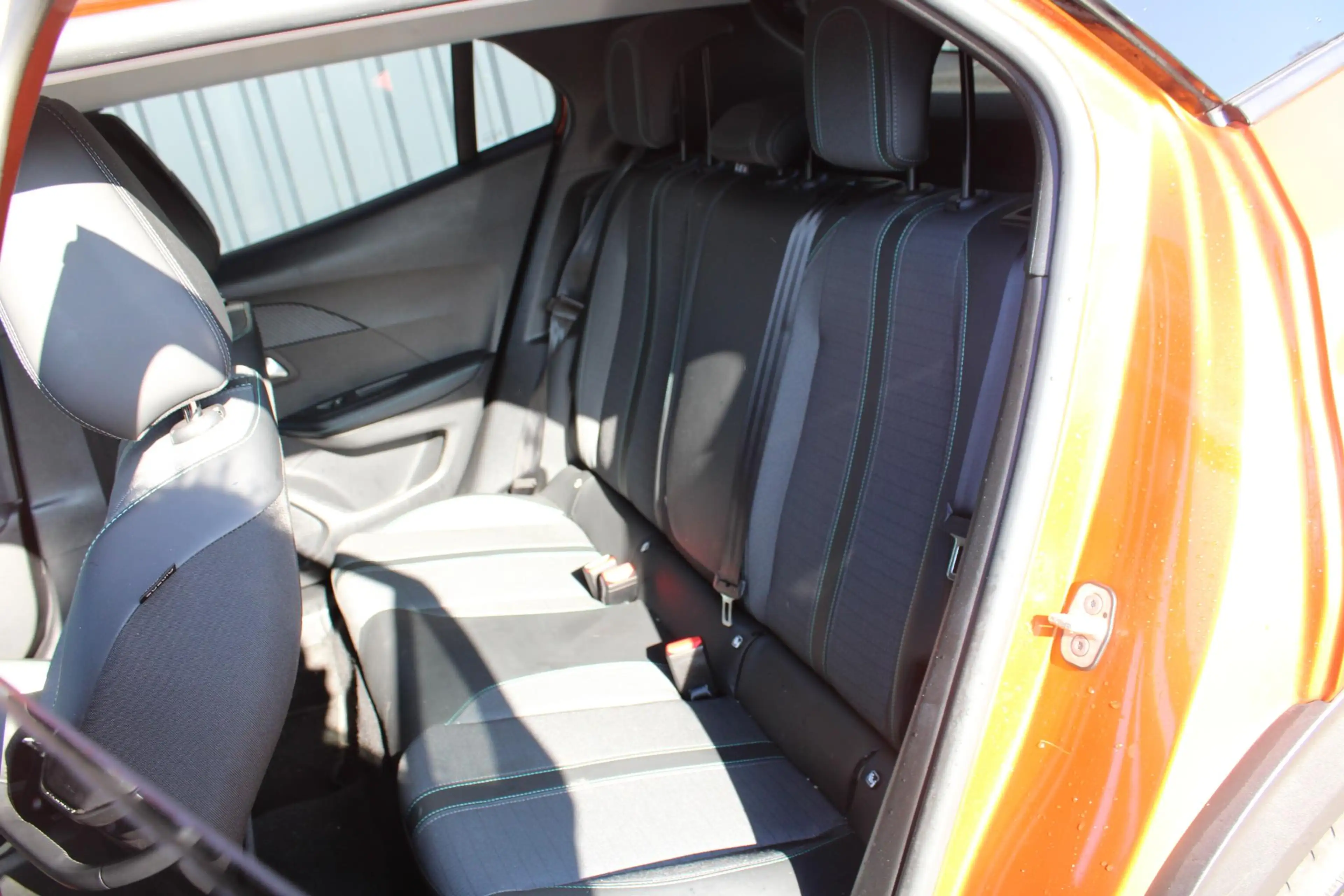 Peugeot e-2008 EV Allure Pack 50 kWh Navi by App | Camera | Cruis — photo 13