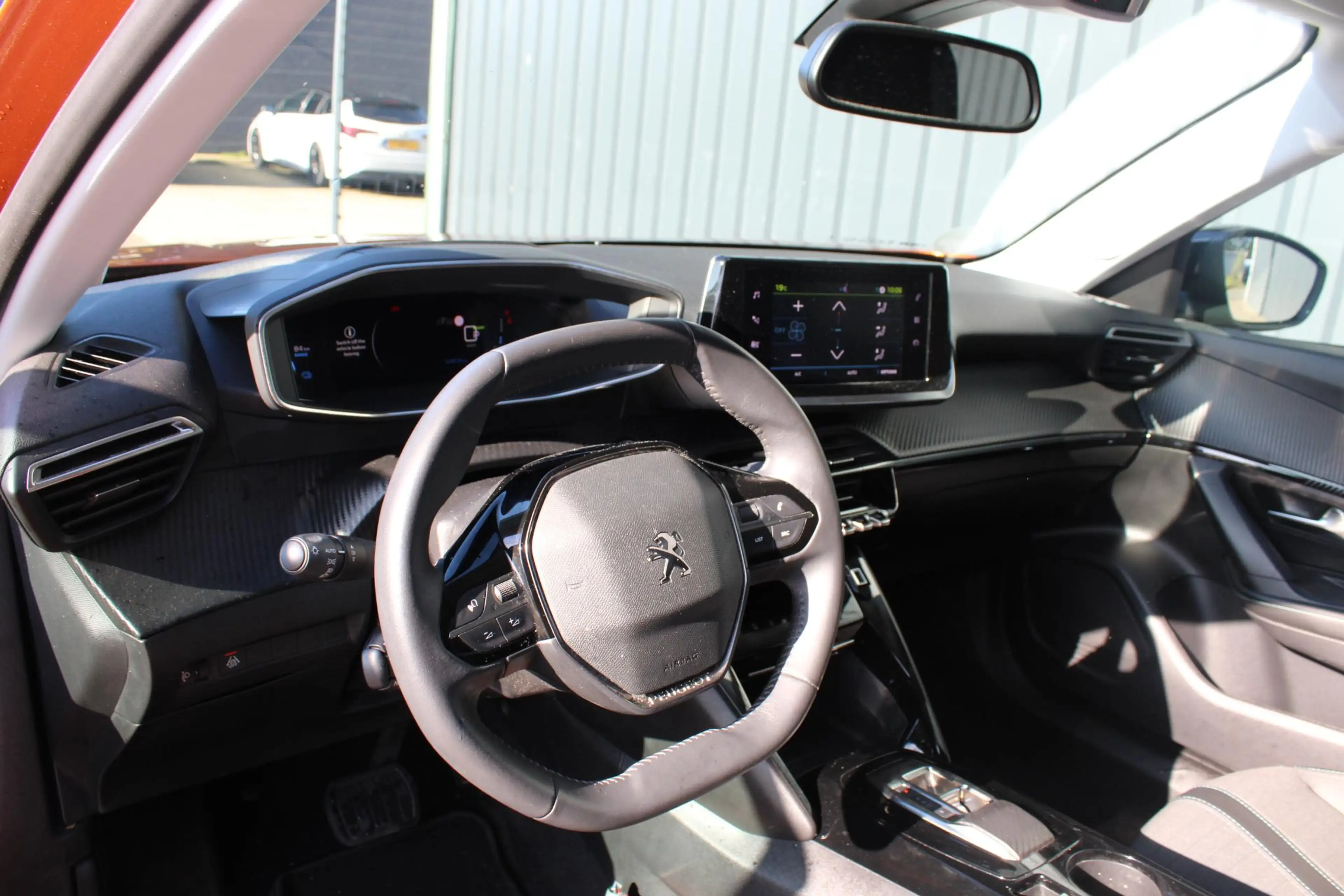 Peugeot e-2008 EV Allure Pack 50 kWh Navi by App | Camera | Cruis — photo 11