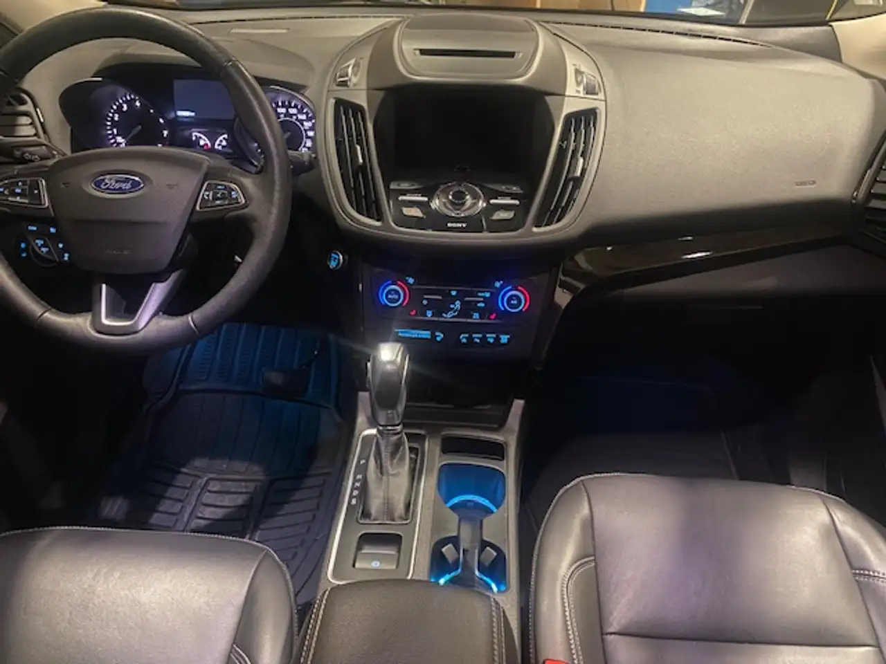 Ford Escape снимка Ford Escape