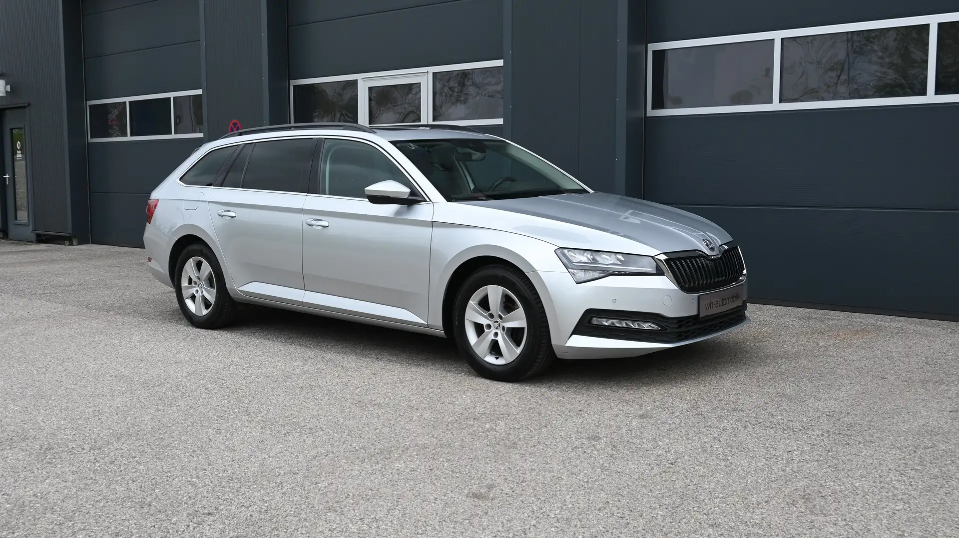 Skoda Superb Kombi 2,0 TDI / PANO / RFK / ACC / MFL / SH / Silber - 2