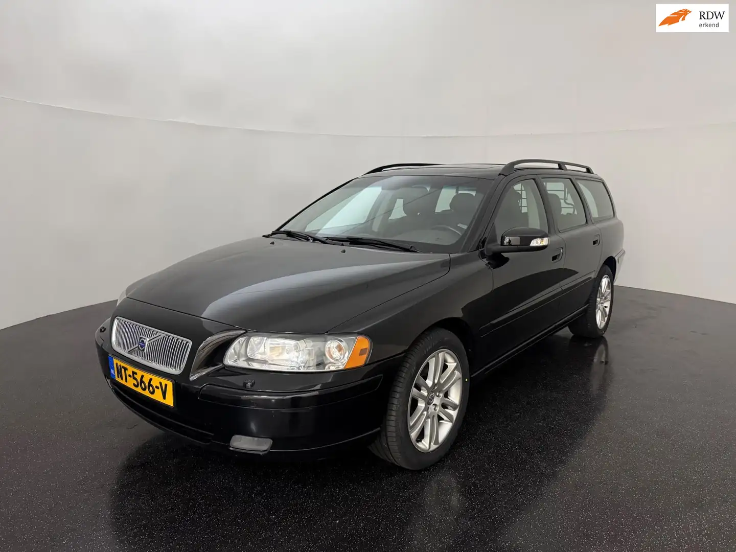 Volvo V70 2.5T AWD AUT Edition / Dakraam / Leder / Trekhaak Noir - 1