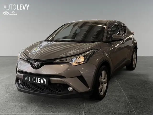Toyota C-HR view 2