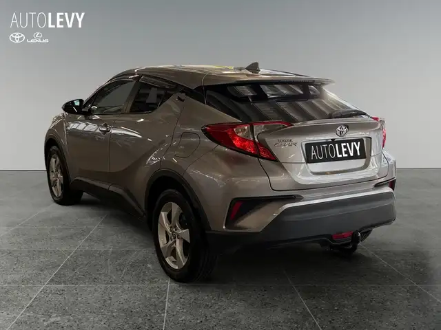 Toyota C-HR view 4