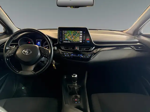 Toyota C-HR view 11