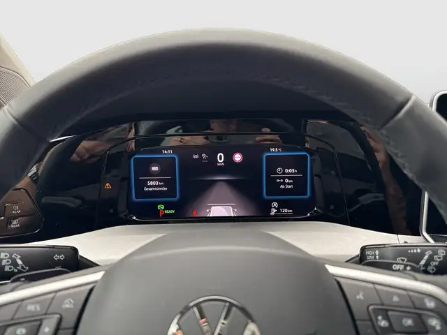Volkswagen Golf view 12