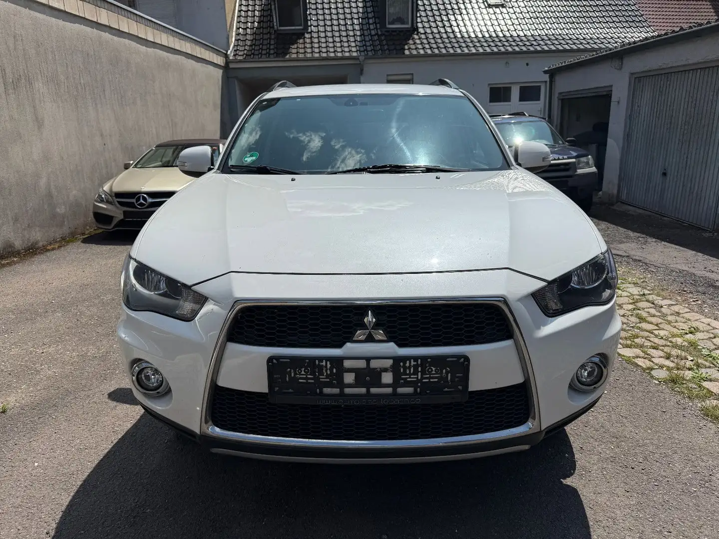 Mitsubishi Outlander Instyle 4WD *Automatik/AHK* Bílá - 2