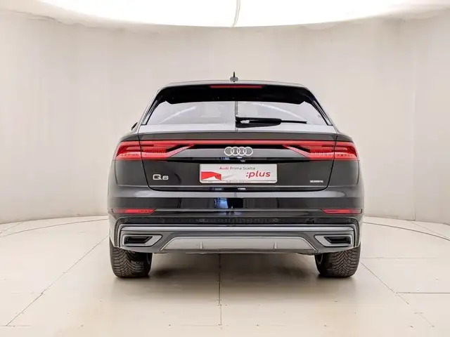 Audi Q8 view 5