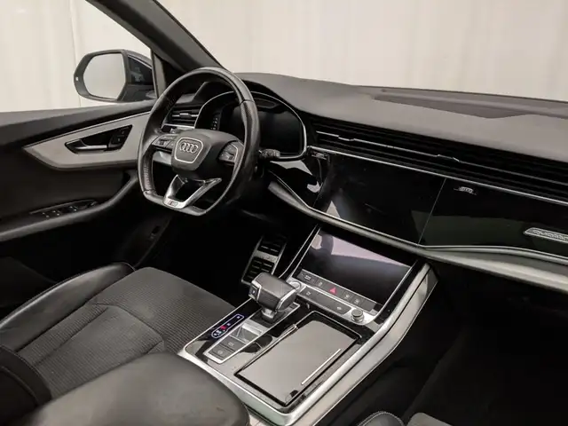 Audi Q8 view 6