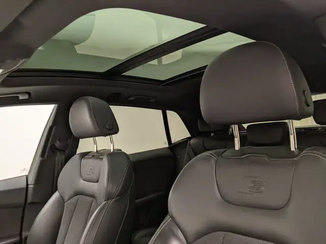Audi Q8 view 10