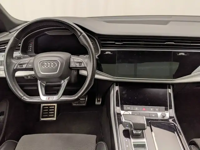 Audi Q8 view 7