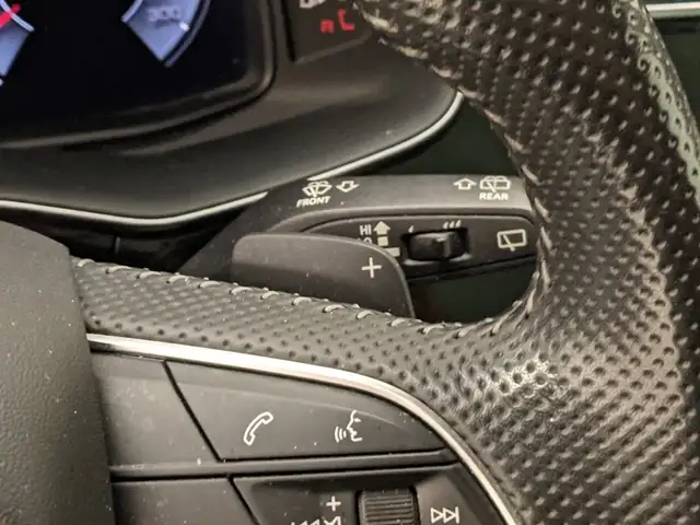 Audi Q8 view 12