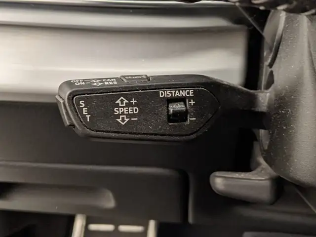 Audi Q8 view 11